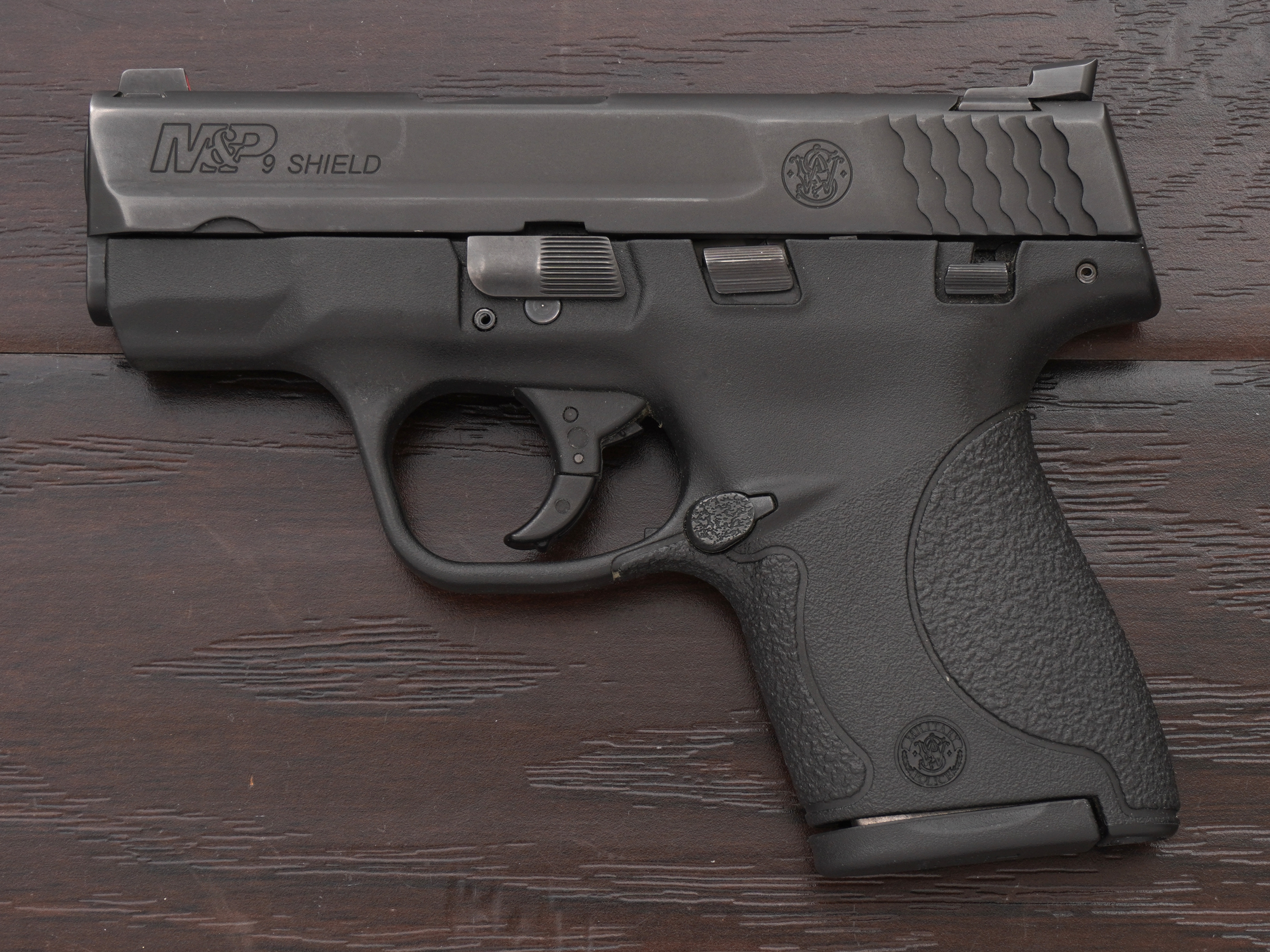 Smith & Wesson M&P 9 Shield Pistol, 9mm, Night Sights, w/2 Mags, 180021-img-2